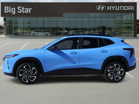 Used 2024 Chevrolet Trax RS w/ Sunroof Package image 2