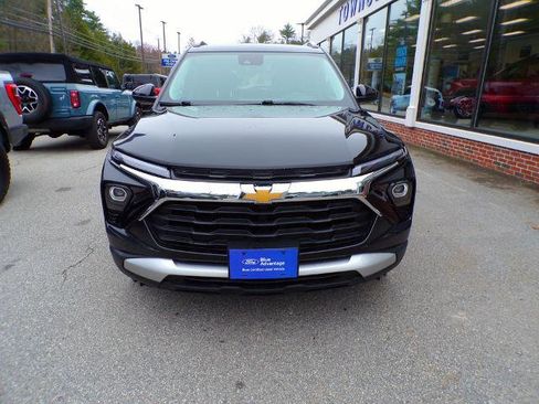 Used 2024 Chevrolet TrailBlazer LT w/ Convenience Package AWD/4WD image 2