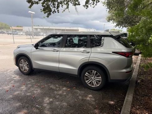 Used 2022 Mitsubishi Outlander ES FWD image 4