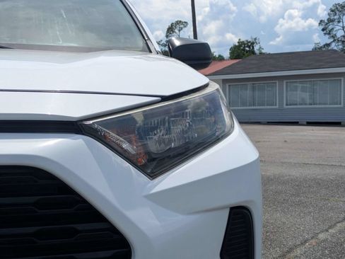 Used 2020 Toyota RAV4 LE FWD image 10