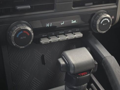 Used 2025 Toyota Tacoma TRD Off-Road image 21