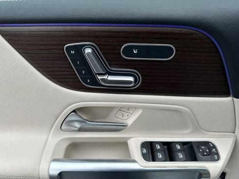 Certified 2025 Mercedes-Benz GLB 250 image 10