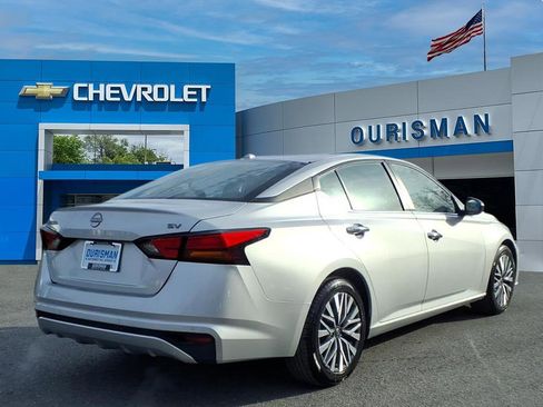 Used 2024 Nissan Altima 2.5 SV image 3