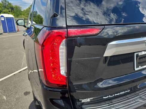 Used 2022 GMC Yukon Denali w/ Denali Premium Package AWD/4WD image 36