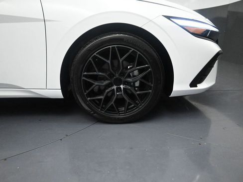 Used 2025 Hyundai Elantra Sport FWD image 5