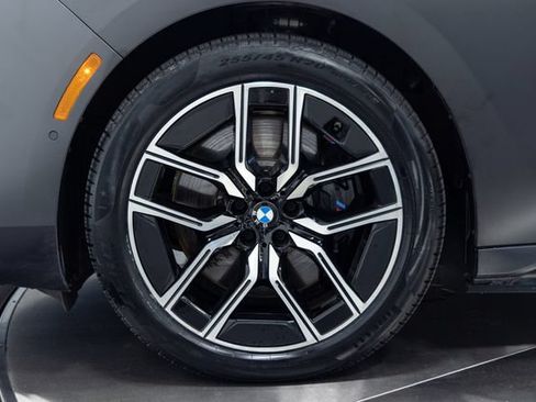 Used 2023 BMW i7 xDrive60 AWD/4WD image 28