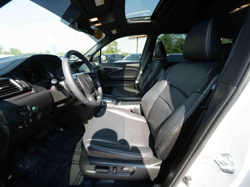Used 2023 Honda Passport EX-L image 9