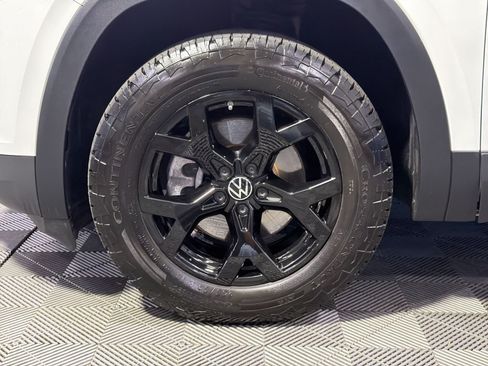 Used 2024 Volkswagen Atlas Peak Edition SEL AWD/4WD image 16