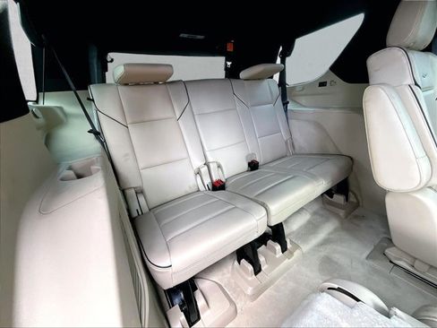 Used 2023 Cadillac Escalade Premium Luxury w/ Performance Package AWD/4WD image 30