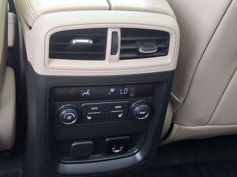 Used 2018 Buick Envision Essence AWD/4WD image 11