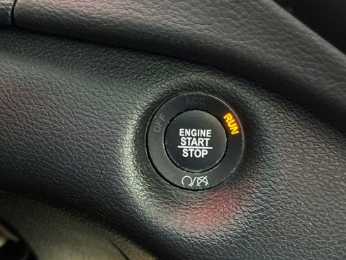 Used 2021 Jeep Cherokee Latitude Plus FWD image 28