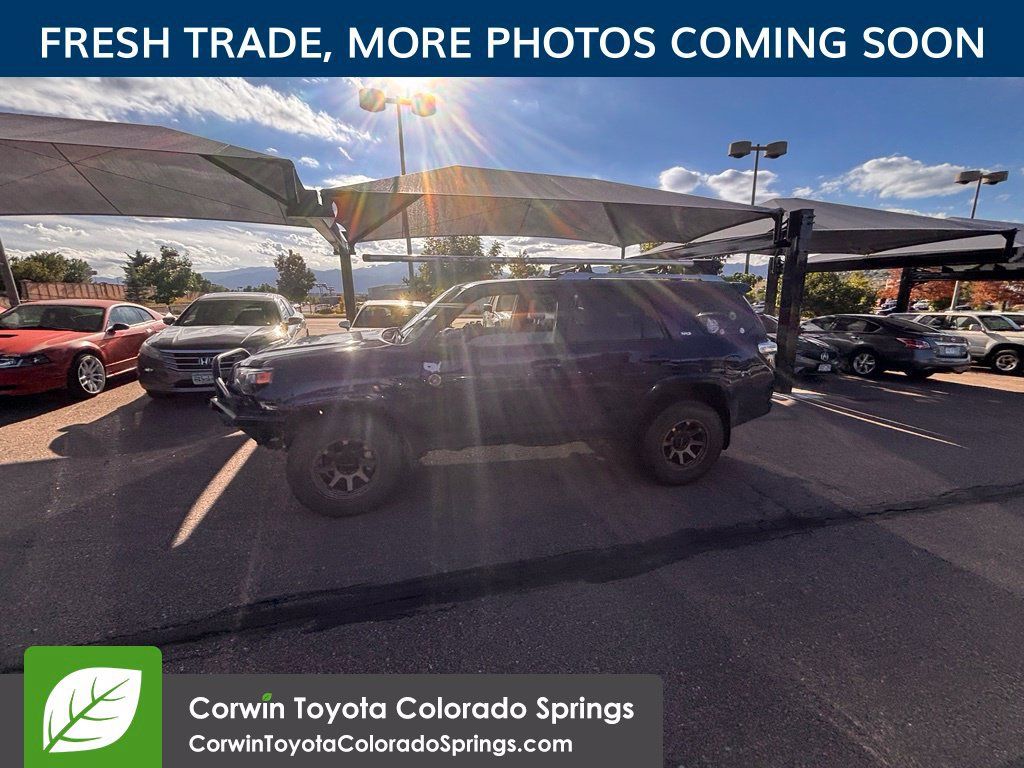 Used 2017 Toyota 4Runner SR5 AWD/4WD image 4