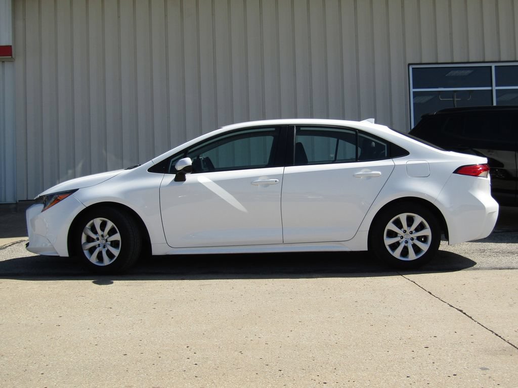 Used 2025 Toyota Corolla LE FWD image 10
