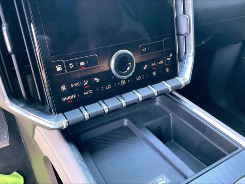 Used 2024 GMC Acadia Elevation FWD image 33
