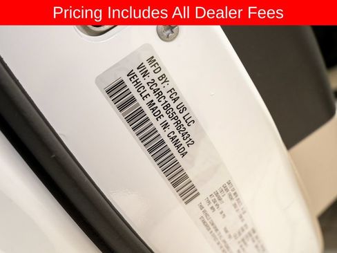 Used 2023 Chrysler Pacifica Touring-L FWD image 21
