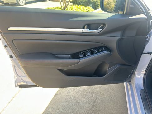 New 2025 Nissan Altima 2.5 SR image 10