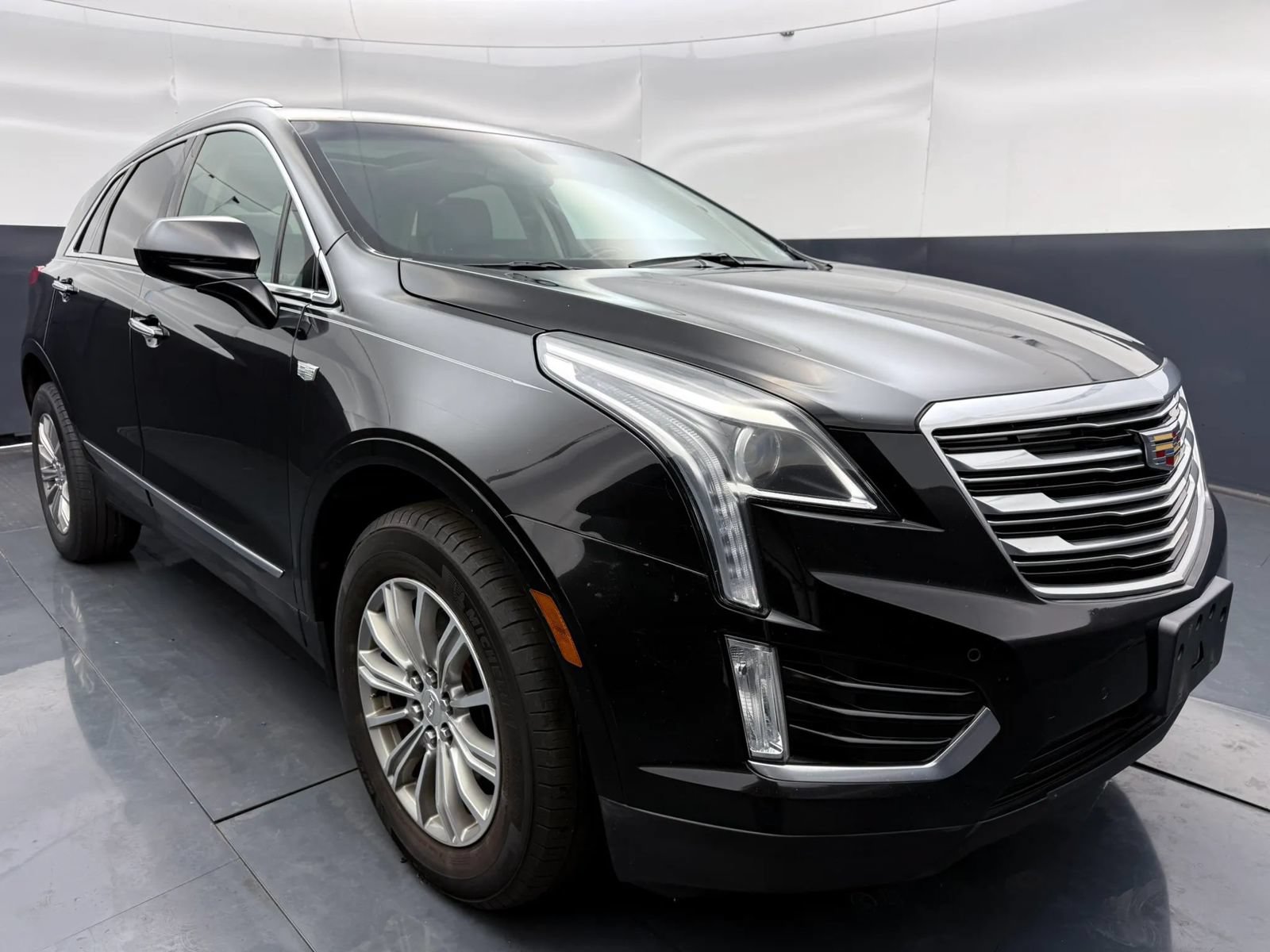 Used 2017 Cadillac XT5 Luxury FWD image 1