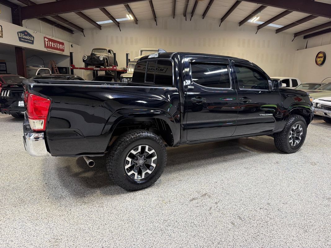 Used 2020 Toyota Tacoma SR5 RWD image 8