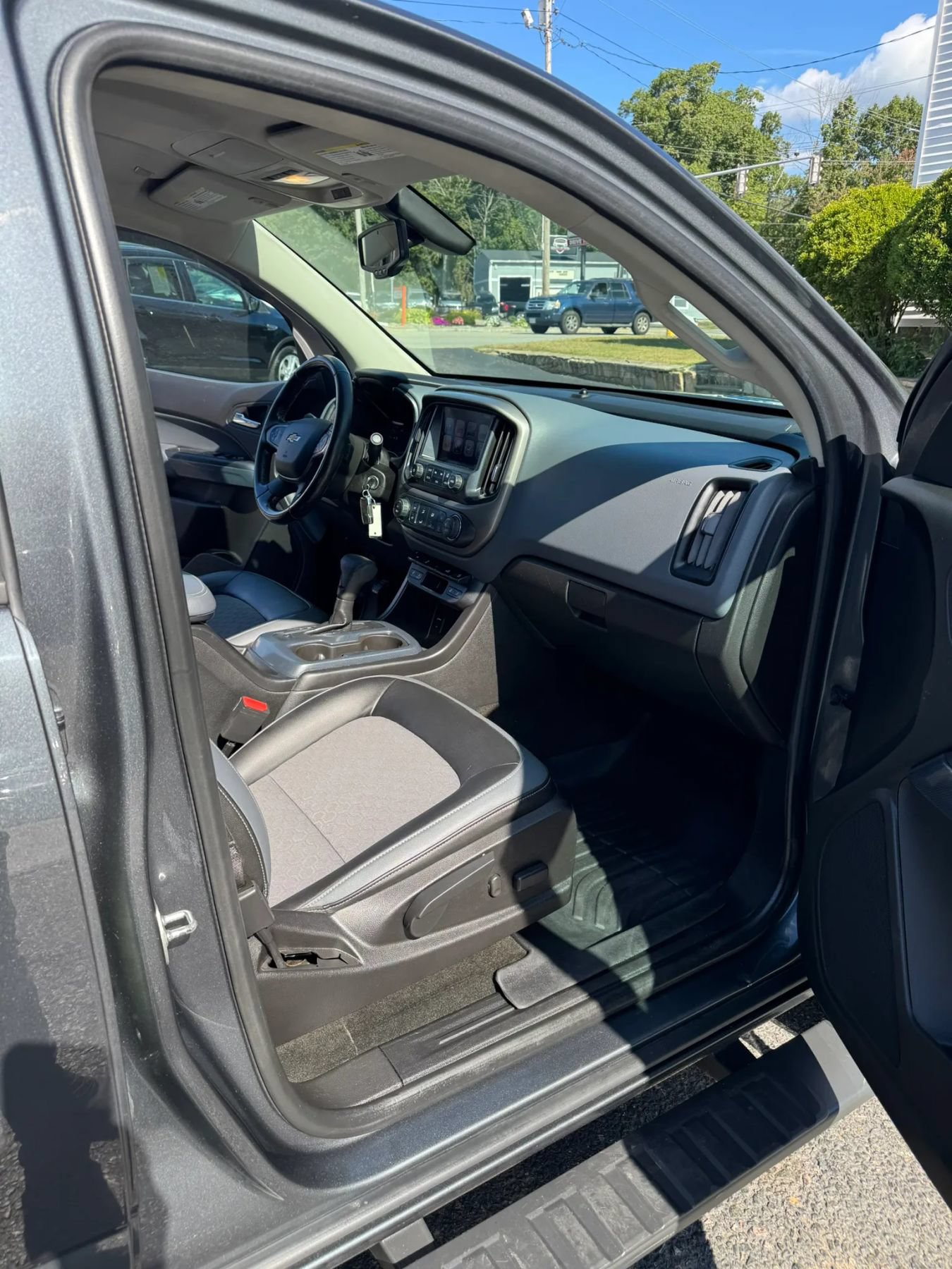 Used 2017 Chevrolet Colorado Z71 AWD/4WD image 29