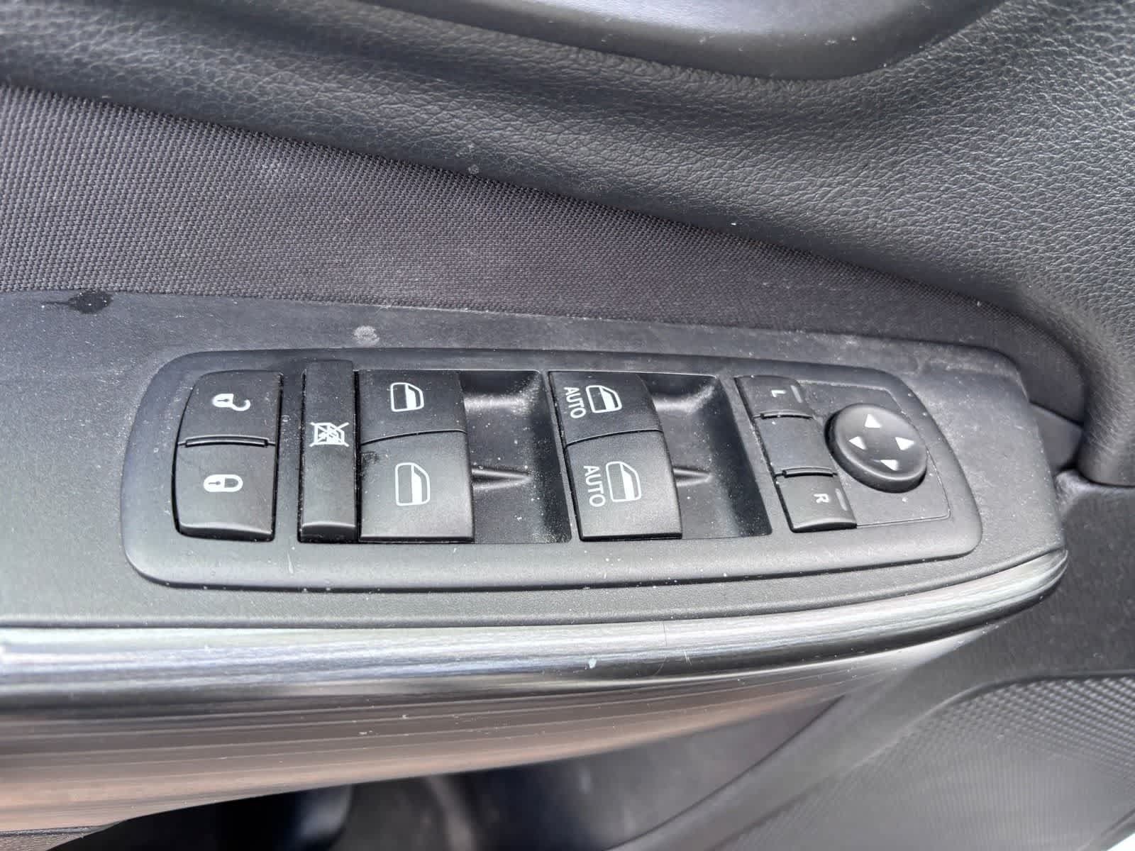 Used 2017 Jeep Cherokee Latitude w/ Safety/Convenience Group AWD/4WD image 13
