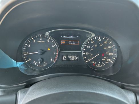 Used 2014 Nissan Pathfinder S AWD/4WD image 24