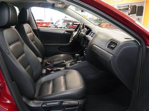 Used 2017 Volkswagen Jetta SE FWD image 34