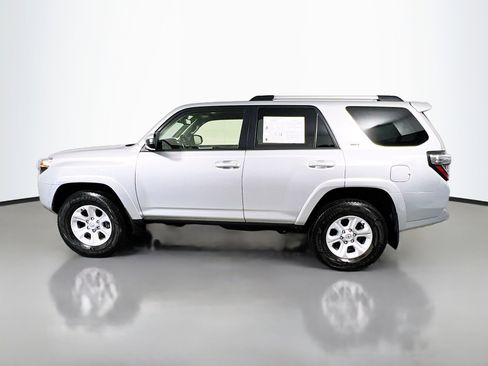 Used 2024 Toyota 4Runner SR5 AWD/4WD image 9