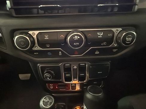 Used 2024 Jeep Wrangler Unlimited AWD/4WD image 21