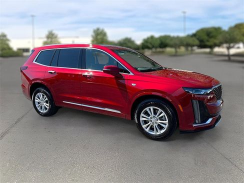 New 2025 Cadillac XT6 Luxury image 1