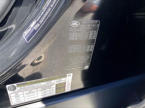 Used 2025 Land Rover Discovery Dynamic SE AWD/4WD image 33