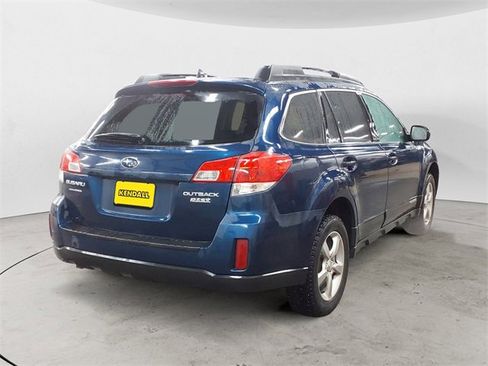 Used 2011 Subaru Outback 2.5i Limited image 5
