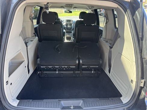Used 2019 Dodge Grand Caravan SE FWD image 21