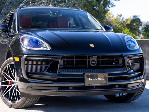 Certified 2025 Porsche Macan S image 9