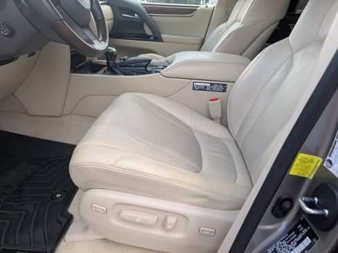 Used 2018 Lexus LX 570 4WD image 36