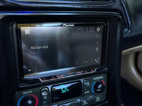 Used 2000 Chevrolet Corvette Convertible w/ Performance Handling Pkg image 9