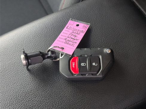 Used 2025 Jeep Wrangler Unlimited Rubicon AWD/4WD image 12
