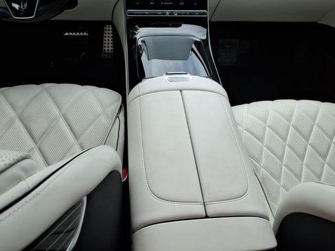 Used 2022 Mercedes-Benz S 580 4MATIC Sedan w/ AMG Line Package image 17