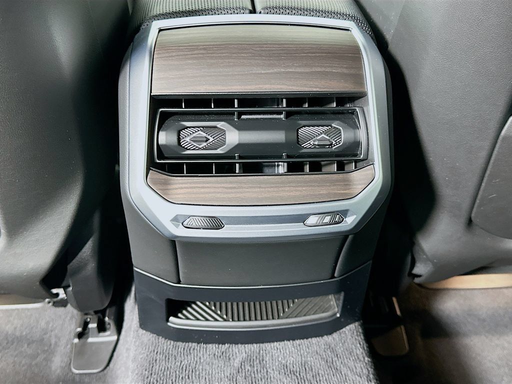 Certified 2023 BMW 740i RWD image 25