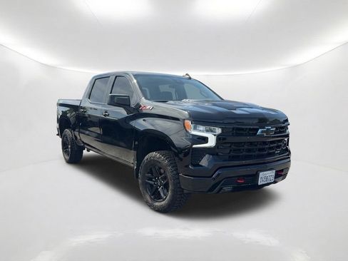 Used 2024 Chevrolet Silverado 1500 LT Trail Boss w/ Convenience Package II AWD/4WD image 3