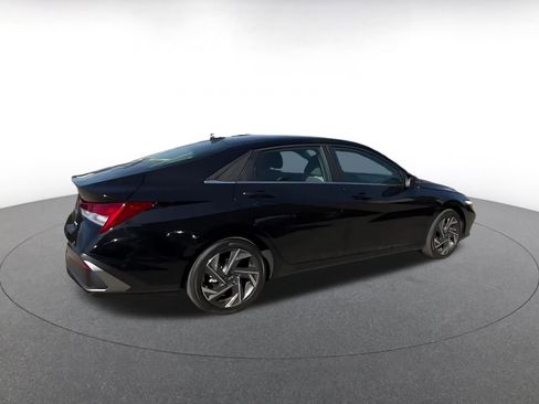 Used 2025 Hyundai Elantra Limited image 15