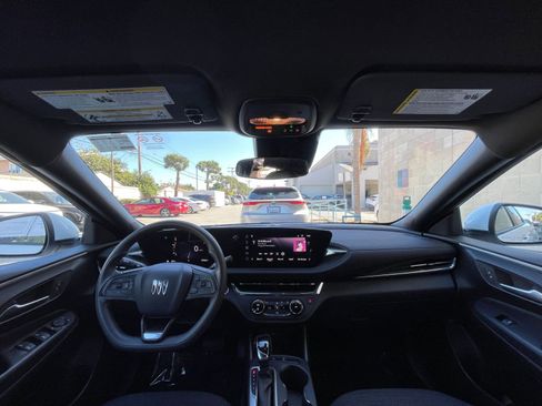 Used 2025 Buick Envista Preferred image 33