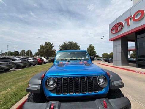 Used 2024 Jeep Wrangler Unlimited Rubicon w/ XTREMEE 35" Tire Package AWD/4WD image 3