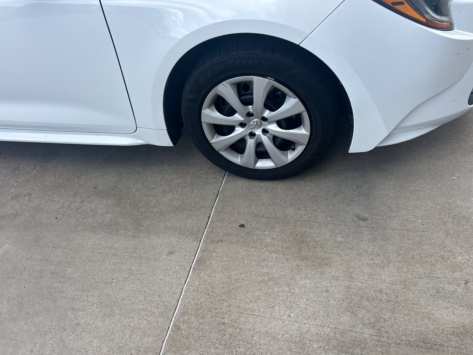 Used 2025 Toyota Corolla LE FWD image 5
