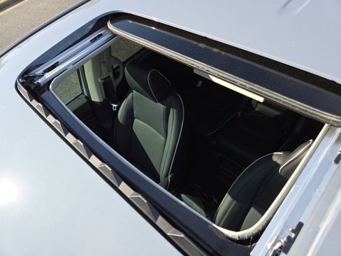 Certified 2025 Honda Odyssey Touring image 4