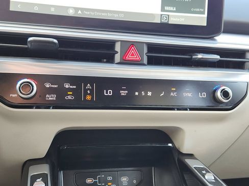 Certified 2025 Kia Sorento SX Prestige AWD/4WD image 18