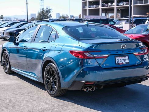 Used 2025 Toyota Camry SE FWD image 6