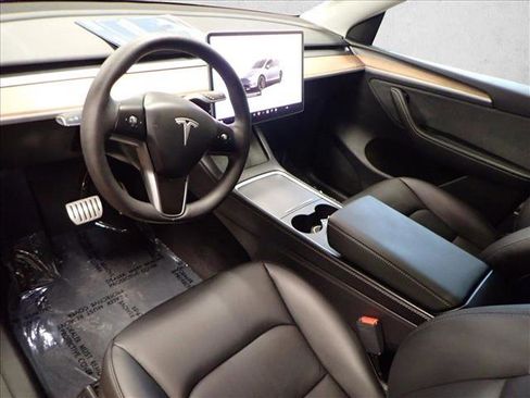 Used 2024 Tesla Model Y Performance image 10