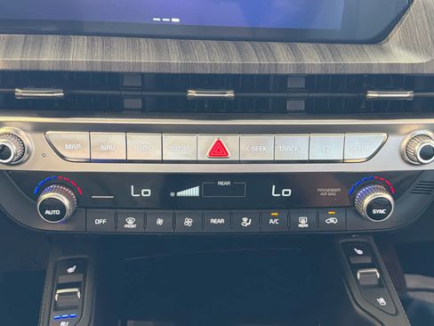 Used 2024 Kia Telluride EX w/ EX Captain's Chair Package FWD image 50