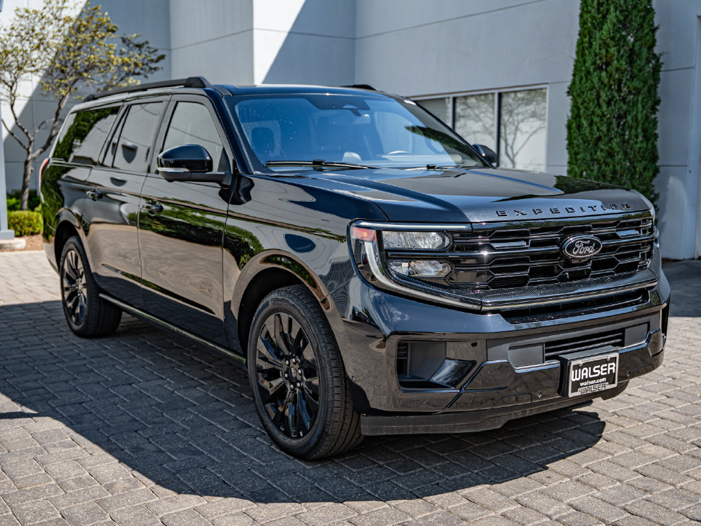 Used 2025 Ford Expedition Max Platinum w/ Stealth Appearance Package AWD/4WD image 3