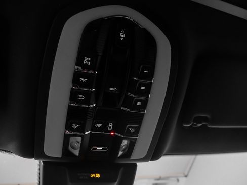 Used 2025 Porsche Macan image 39